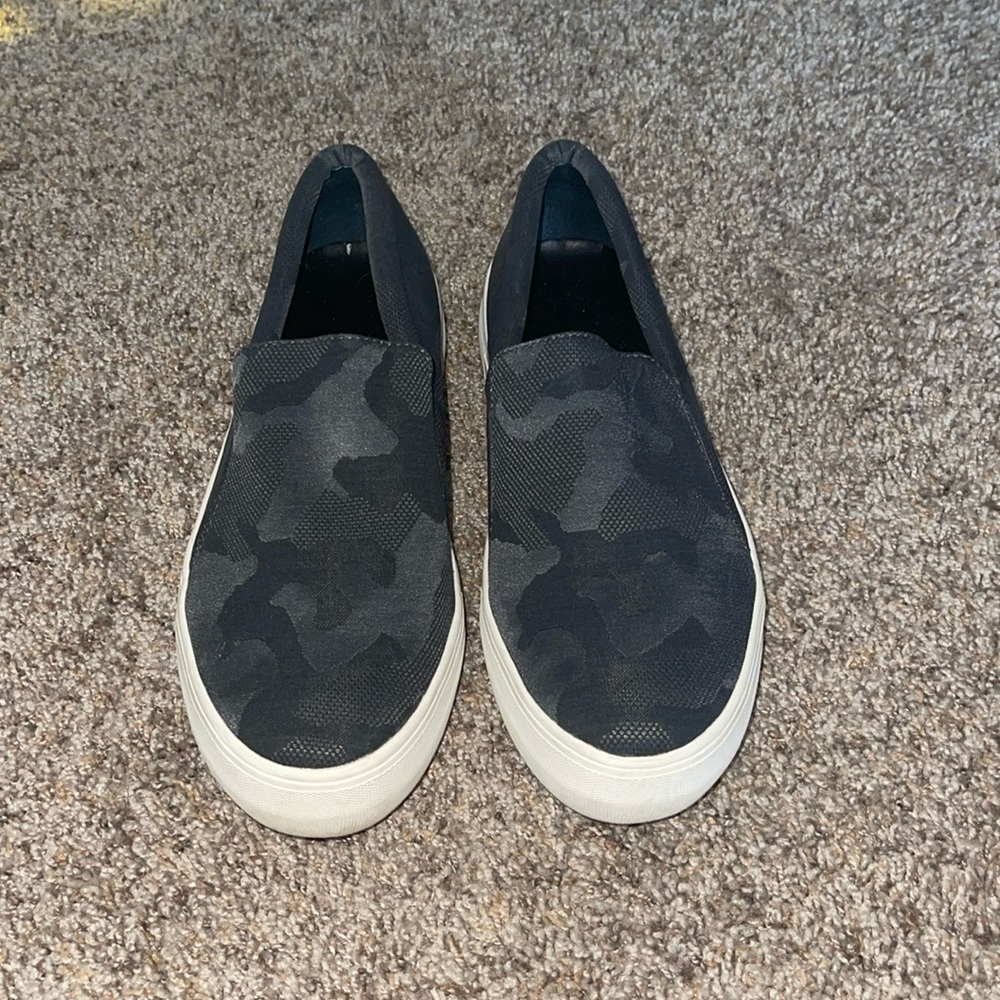 Vince Camuto Sneakers🤍